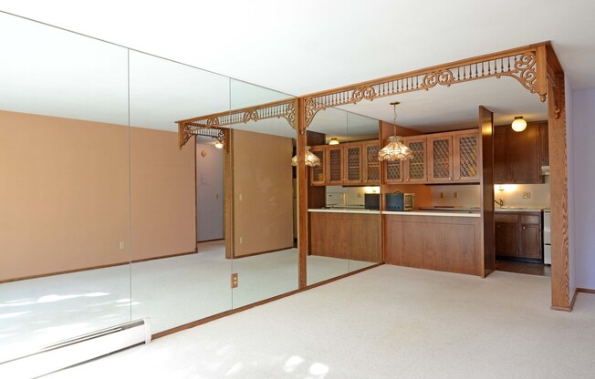 Cozy 1 bed 1 bath condo in Mpls! Shared pool, off street parking and more! COME SEE!