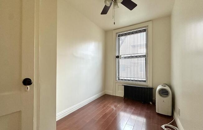 434 E 75 ST
