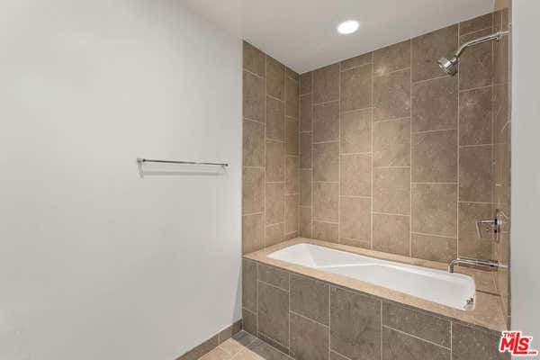 1 bed, 2 baths, 1,410 sqft, $5,200