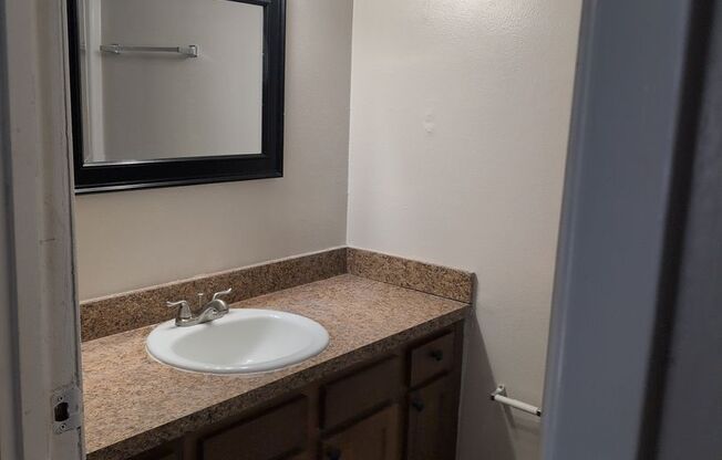 1 bed, 1 bath, 900 sqft, $1,150, Unit 76