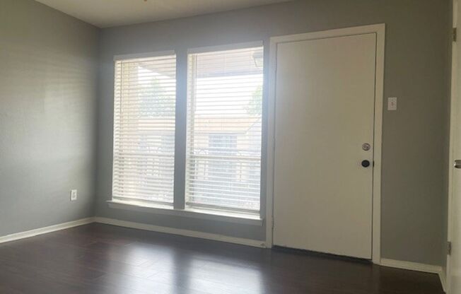 2 beds, 1.5 baths, 900 sqft, $1,595, Unit 220