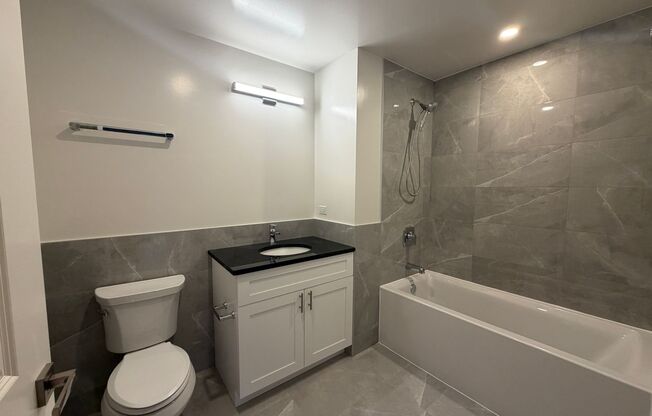 2 beds, 2 baths, 908 sqft, $3,650, Unit 952-202