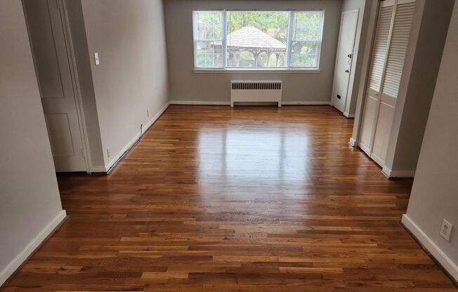 2 beds, 1 bath, 897 sqft, $2,275, Unit A-23
