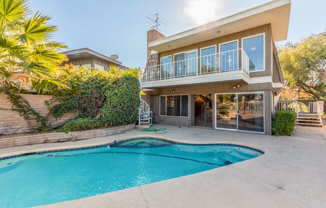 BEAUTIFUL POOL HOME ON THE LVCC GOLF COURSE