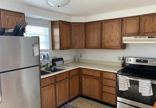 172 B CHARLES ST