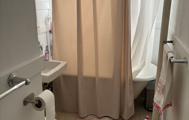 1 bed, 1 bath, 559 sqft, $2,185, Unit 103 Summer #403