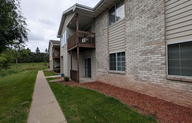 2 beds, 1 bath, 1,100 sqft, $1,319, Unit 1053 7312