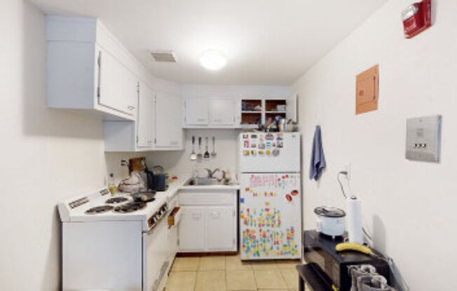 Nice, Sunny and Updated Brookline Studio on Beacon St in the 1000 block of Beacon St. Heat Inc, NO FEE