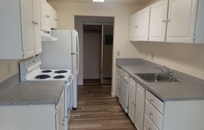 Windinbrook- North Seattle Spacious Studio