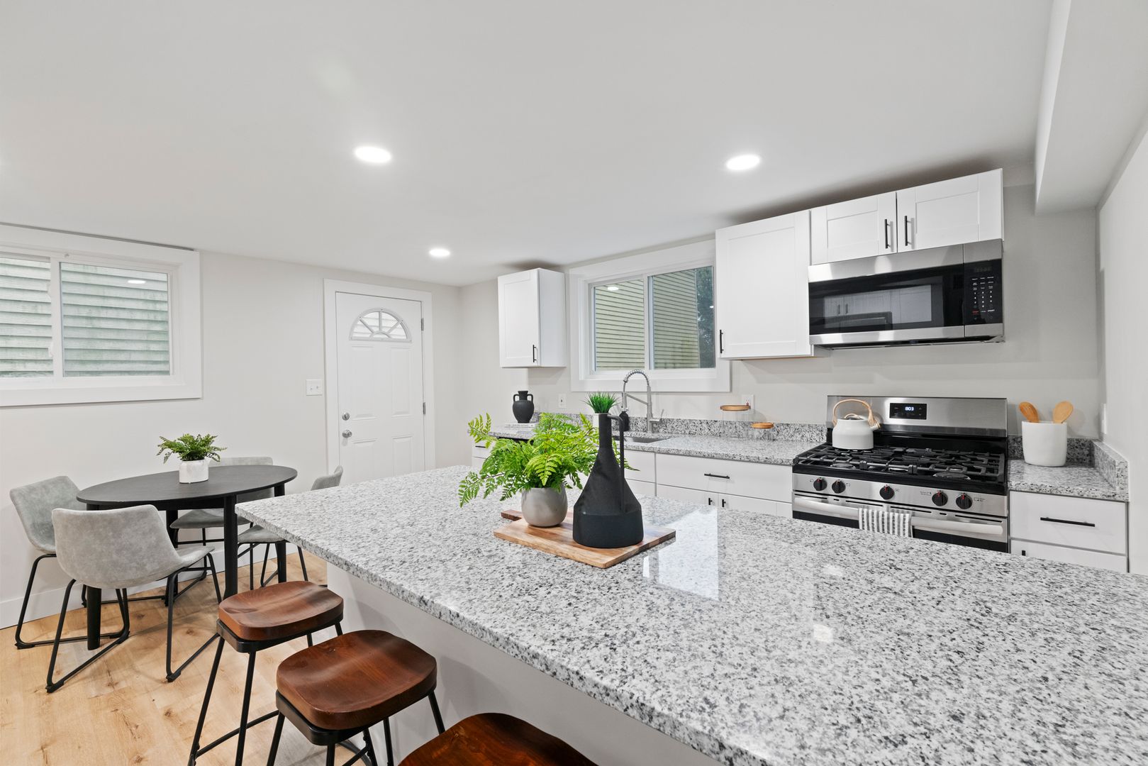 Cozy Completely Renovated Home Minutes from Downtown Pittsburgh!