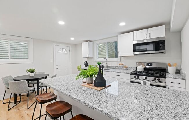 Cozy Completely Renovated Home Minutes from Downtown Pittsburgh!