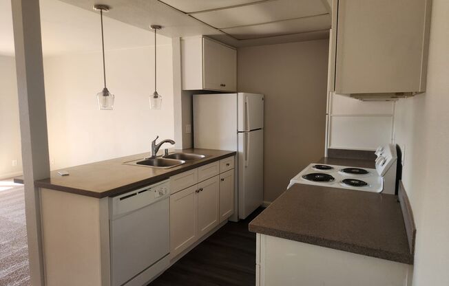 1 bed, 1 bath, 720 sqft, $1,950, Unit 34