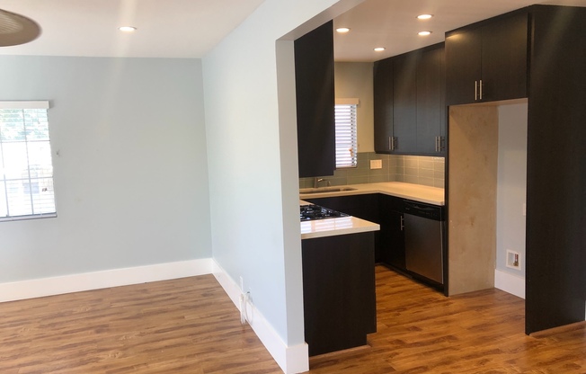 2 beds, 1.5 baths, 920 sqft, $2,695, Unit 06