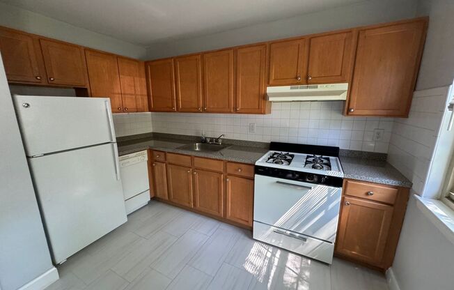 2 beds, 1 bath, 825 sqft, $2,500, Unit S021