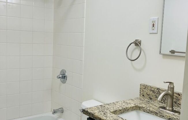 2 beds, 1 bath, 800 sqft, $1,895, Unit 10-12