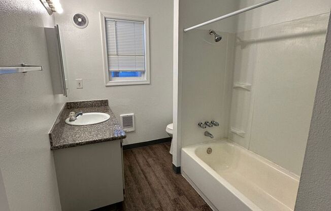 2 beds, 1 bath, 900 sqft, $1,395, Unit 63