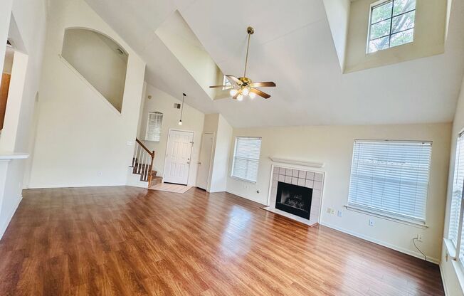 Spacious 3 Bedroom, Huge shade trees!