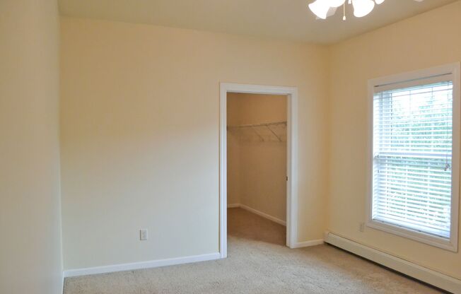 2 beds, 1 bath, 974 sqft, $1,275, Unit 705-201