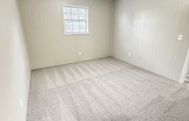 3 beds, 1.5 baths, 1,000 sqft, $1,323, Unit 442-B