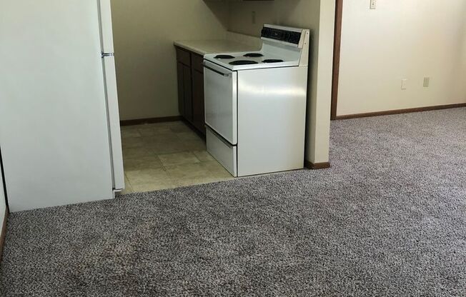 1 bed, 1 bath, 680 sqft, $650, Unit 1470-06