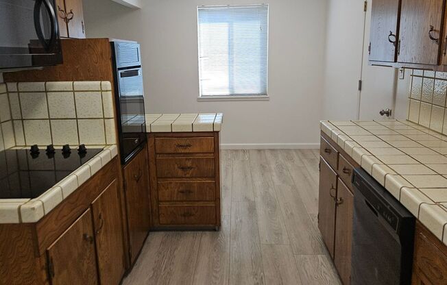 Charming 3 Bedroom, 2 Bath Home w/Large Backyard