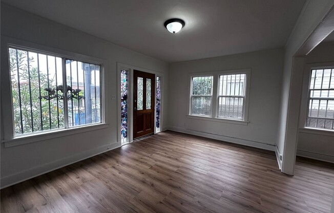 1807 W 35 ST