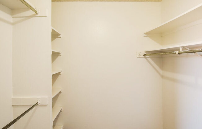 Meadow Lark Apartments closet