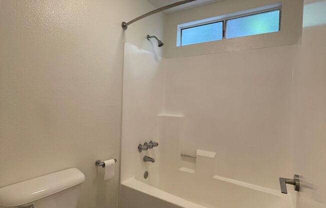 1 bed, 1 bath, 864 sqft, $1,995