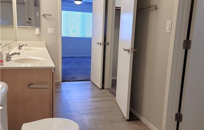 1 bed, 1 bath, $1,250, Unit # 244