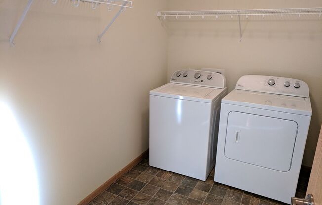 2 beds, 2 baths, 894 sqft, $1,280, Unit 627-308