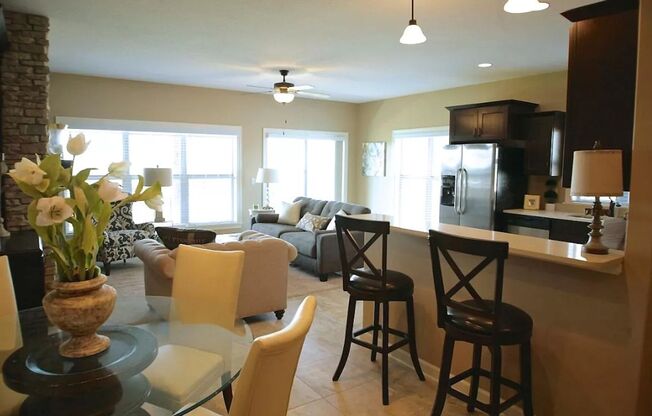 3 beds, 3 baths, $2,300, Unit 2210