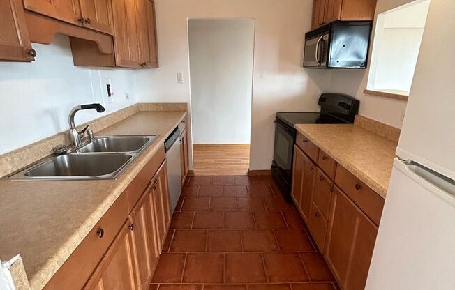 2 beds, 1 bath, 1,250 sqft, $2,700, Unit 418-0405