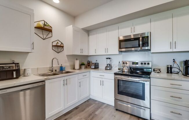 2 beds, 2 baths, 805 sqft, $2,695, Unit 4202