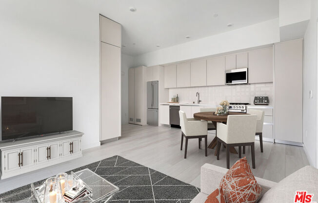 1 bed, 1 bath, $2,990, Unit 301