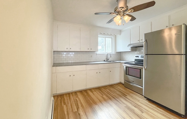 3 beds, 1 bath, 1,000 sqft, $2,950, Unit 4