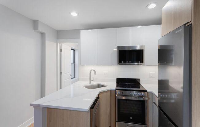 Studio, 1 bath, 250 sqft, $1,455, Unit 6B