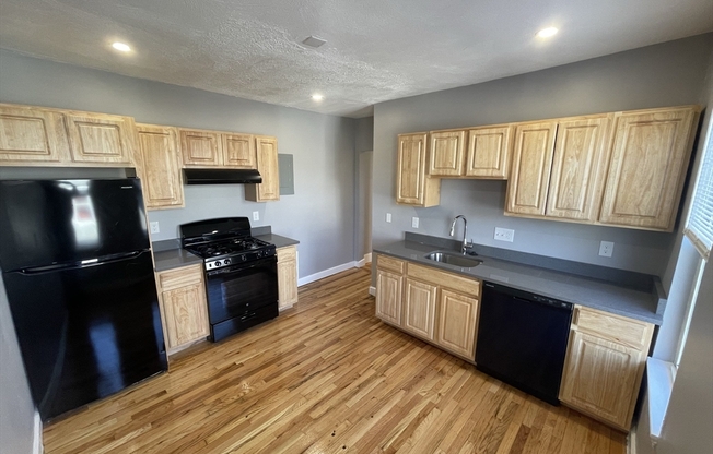 33 W TREMLETT ST