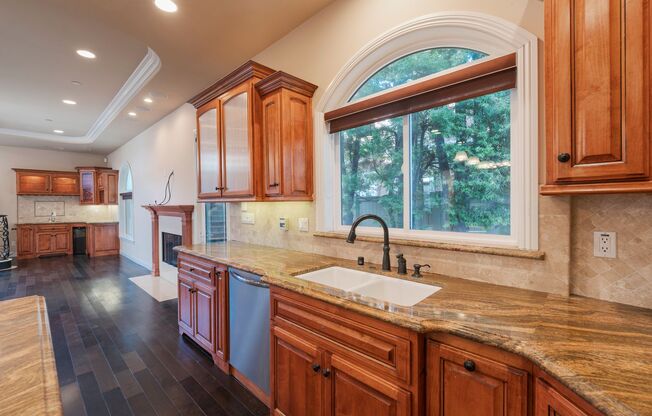 4 beds, 4 baths, $6,500, Unit #B