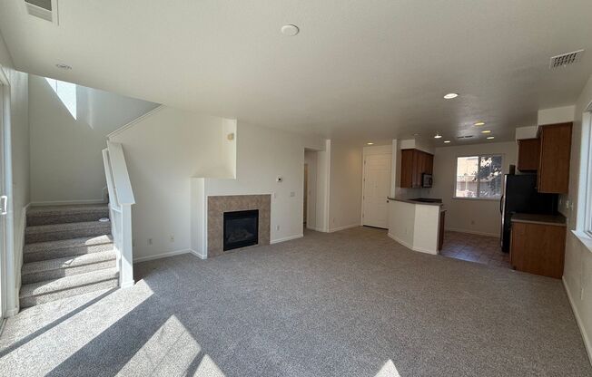 2-story 4bed 2.5bath home available in North Natomas