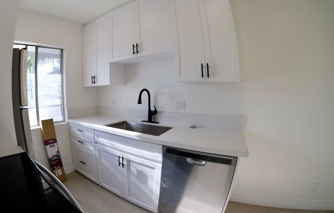 1 bed, 1 bath, 450 sqft, $2,400, Unit 21