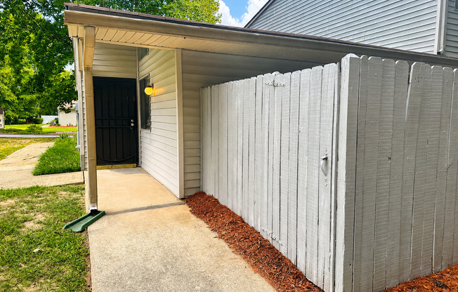 1 BD 1 BATH CONDO TOTAL ELECTRIC!