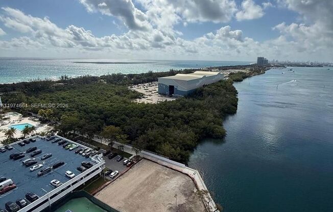 3 beds, 2.5 baths, $4,800, Unit APARTMENT 2106