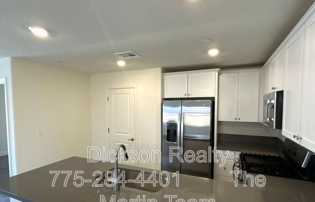 963 CASCADE RANGE DR
