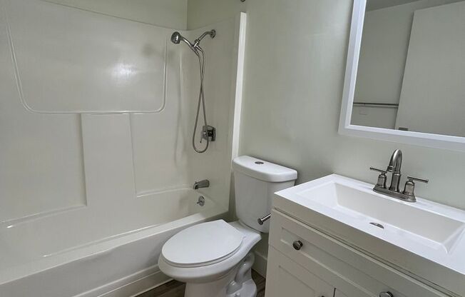 1 bed, 1 bath, 750 sqft, $1,195, Unit 317E