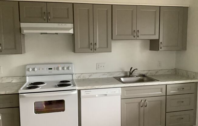 2 beds, 1 bath, 950 sqft, $1,495, Unit Apt 3