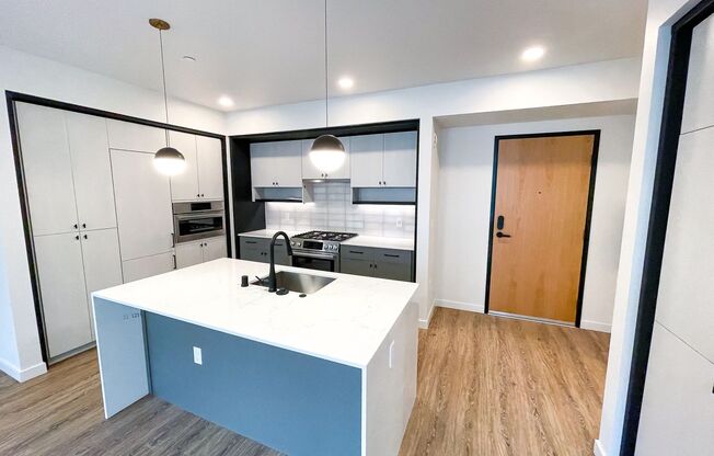 1 bed, 1 bath, 708 sqft, $3,295, Unit 406