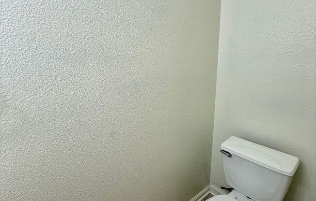 Nicely Refreshed 3-Bed 2.5-Bath Townhome inside Loop 1604 Converse!
