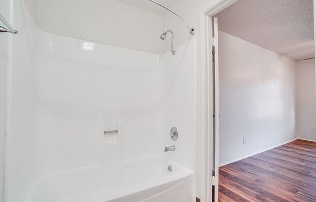 Studio, 1 bath, 480 sqft, $1,895, Unit 08-90