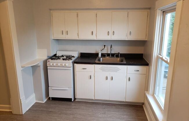 1 bed, 1 bath, $825, Unit 1/2