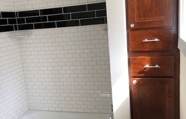 Studio, 1 bath, 325 sqft, $1,150, Unit 9